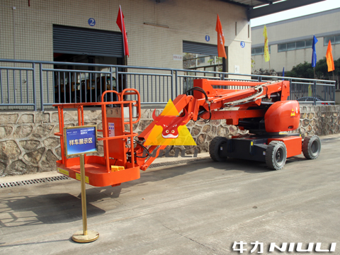 牛力亮相鶴山市投資環(huán)境推介會、專用車產(chǎn)業(yè)孵化中心